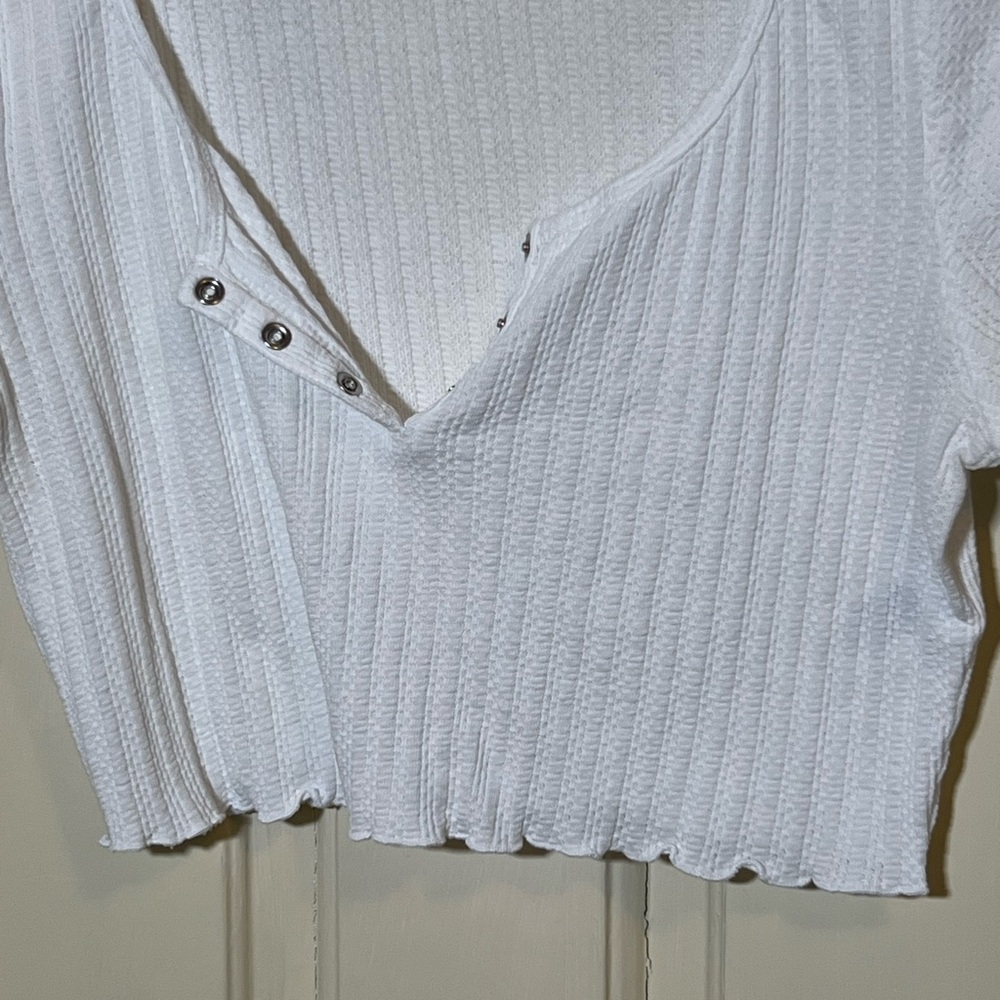 White Ribbed Button-Up Crop Top - Picture 2 of 5